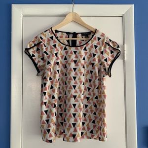 Geometric triangle print short sleeve blouse